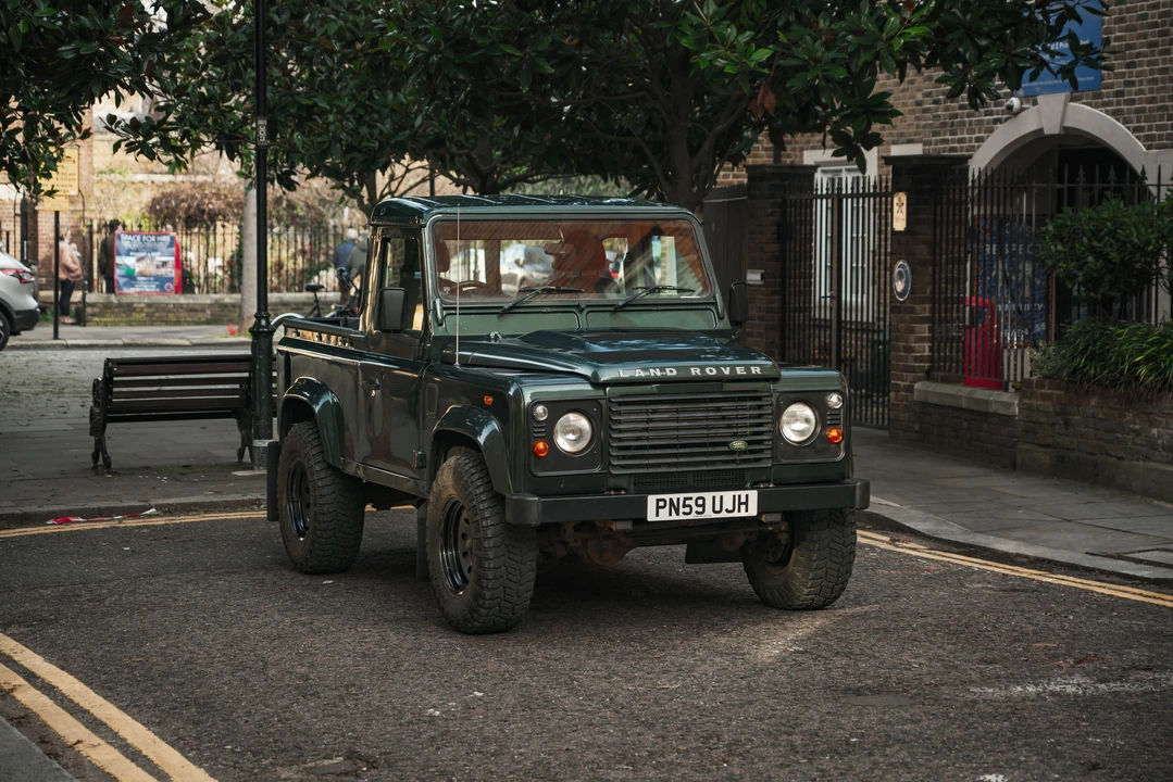 2009 Land Rover Defender 90 - Image 4 of 31