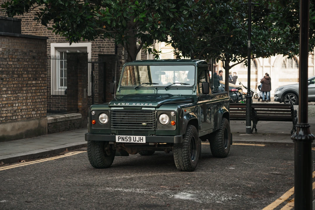 2009 Land Rover Defender 90 - Image 9 of 31