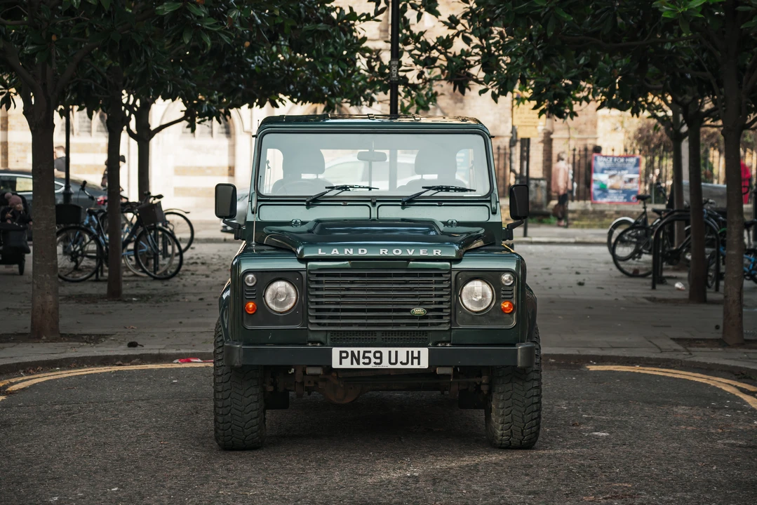 2009 Land Rover Defender 90 - Image 10 of 31