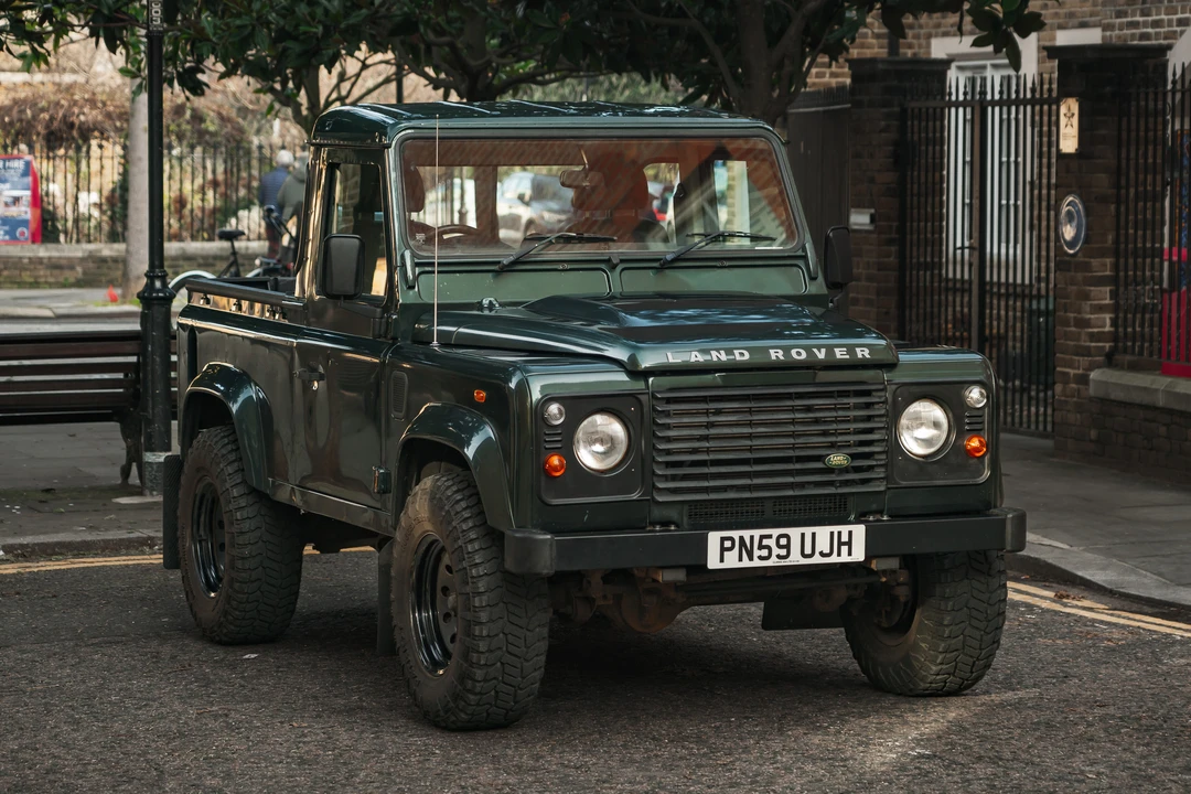 2009 Land Rover Defender 90 - Image 2 of 31