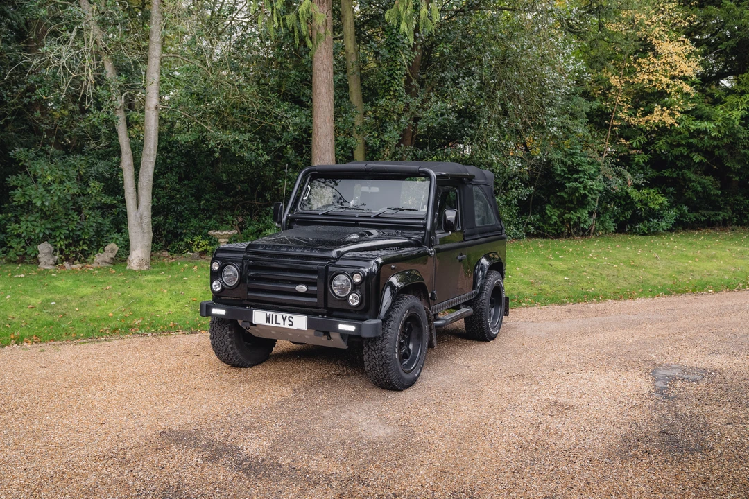 2009 Land Rover Defender 90 - Image 11 of 31