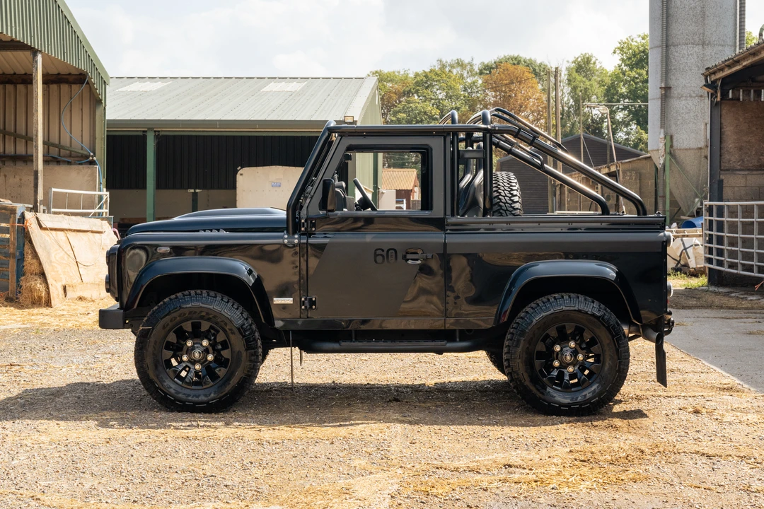 2009 Land Rover Defender 90 - Image 5 of 31
