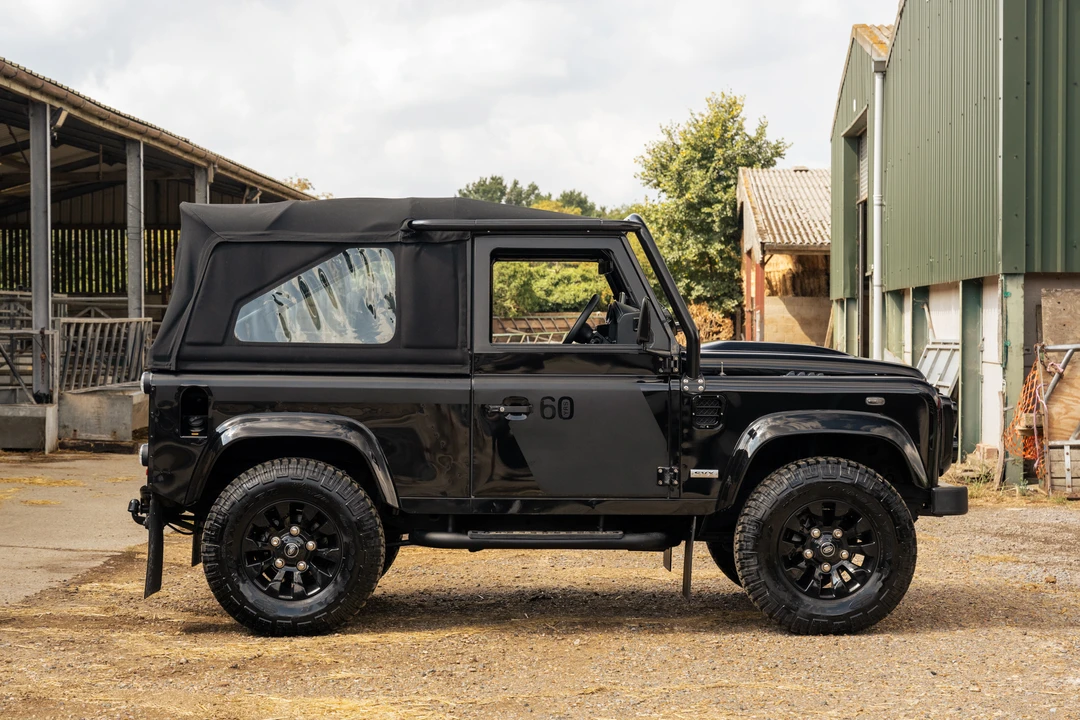 2009 Land Rover Defender 90 - Image 17 of 31