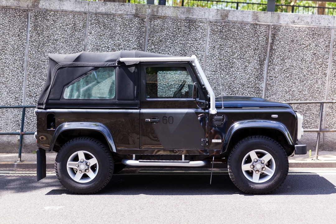 2009 Land Rover Defender 90 - Image 6 of 31