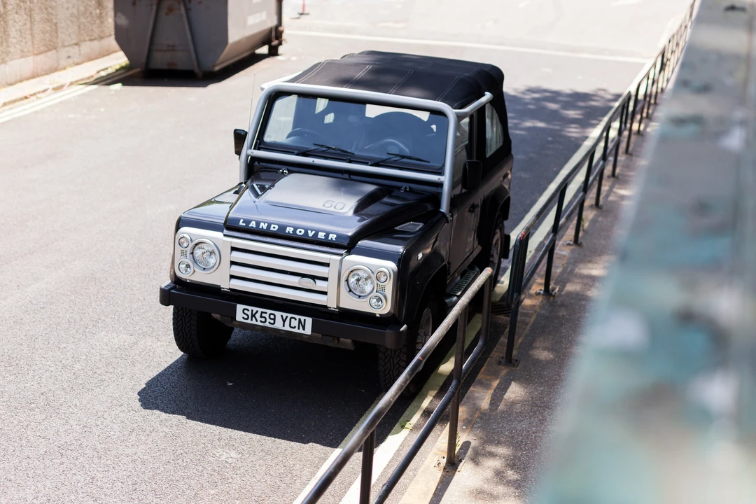 2009 Land Rover Defender 90 - Image 7 of 31