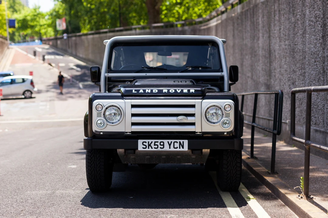 2009 Land Rover Defender 90 - Image 8 of 31