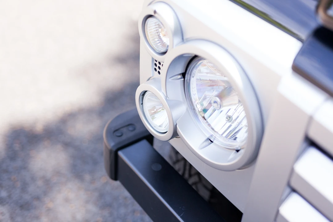 2009 Land Rover Defender 90 - Image 14 of 31