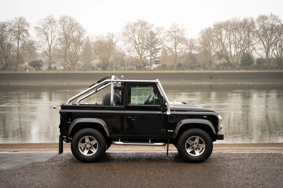 2009 Land Rover Defender 90 - Image 3 of 31