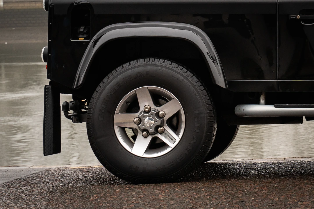2009 Land Rover Defender 90 - Image 7 of 31