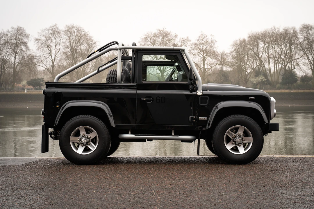 2009 Land Rover Defender 90 - Image 9 of 31
