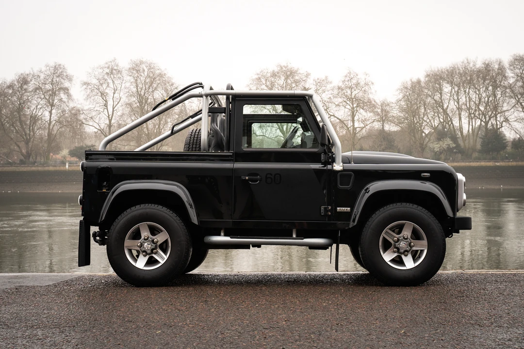 2009 Land Rover Defender 90 - Image 10 of 31