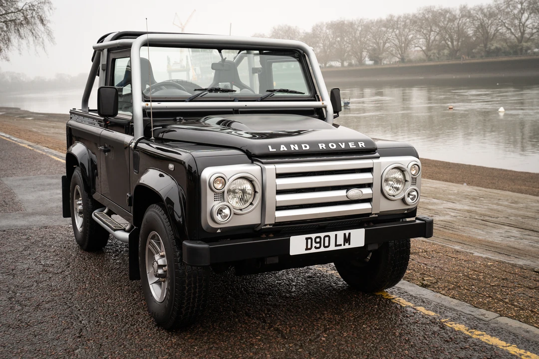 2009 Land Rover Defender 90 - Image 11 of 31