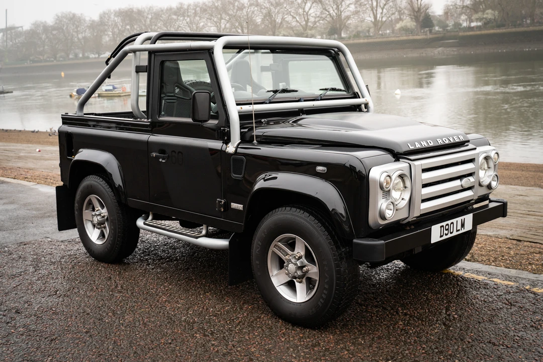 2009 Land Rover Defender 90 - Image 14 of 31