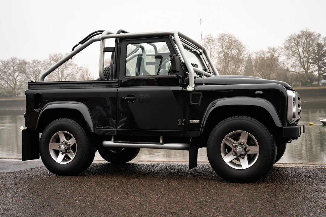 2009 Land Rover Defender 90 - Image 16 of 31