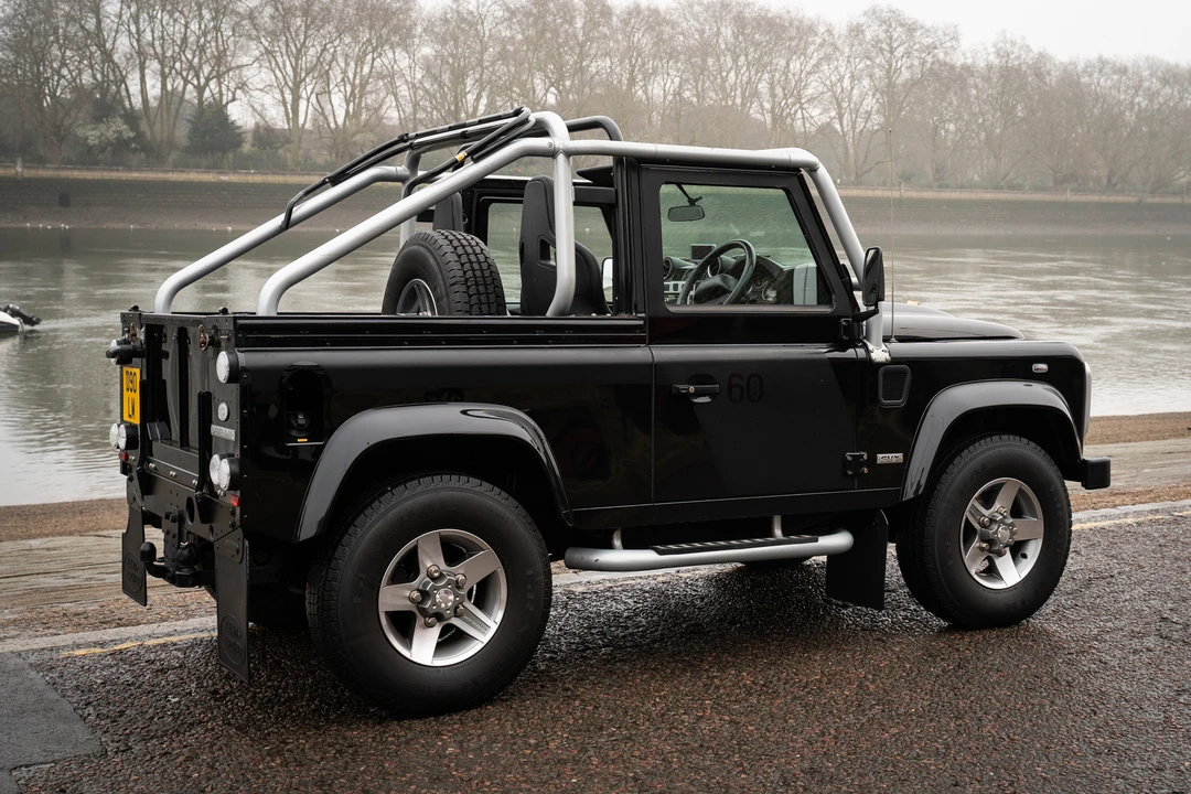 2009 Land Rover Defender 90 - Image 17 of 31