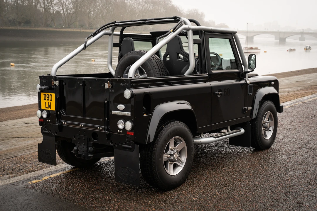 2009 Land Rover Defender 90 - Image 19 of 31