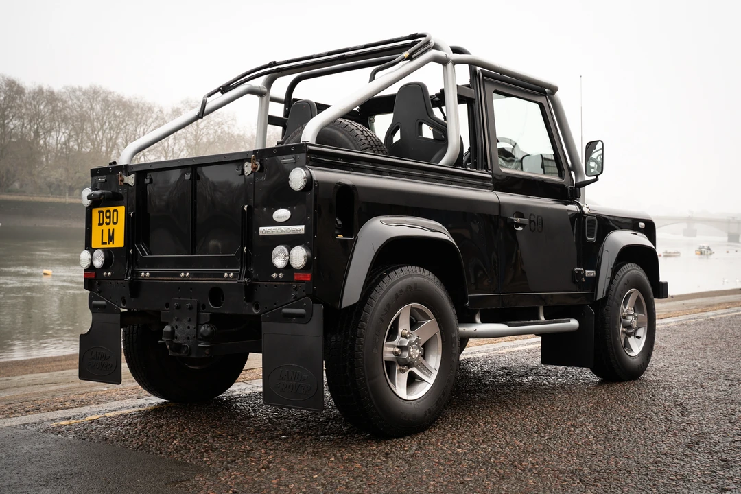 2009 Land Rover Defender 90 - Image 20 of 31
