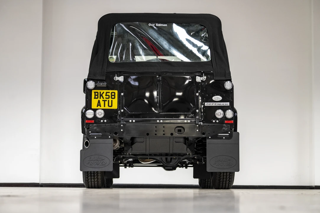 2009 Land Rover Defender 90 - Image 15 of 31