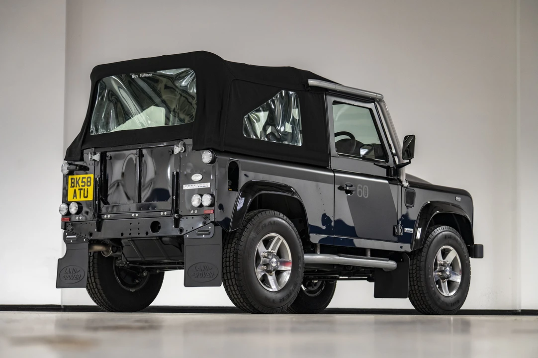 2009 Land Rover Defender 90 - Image 14 of 31