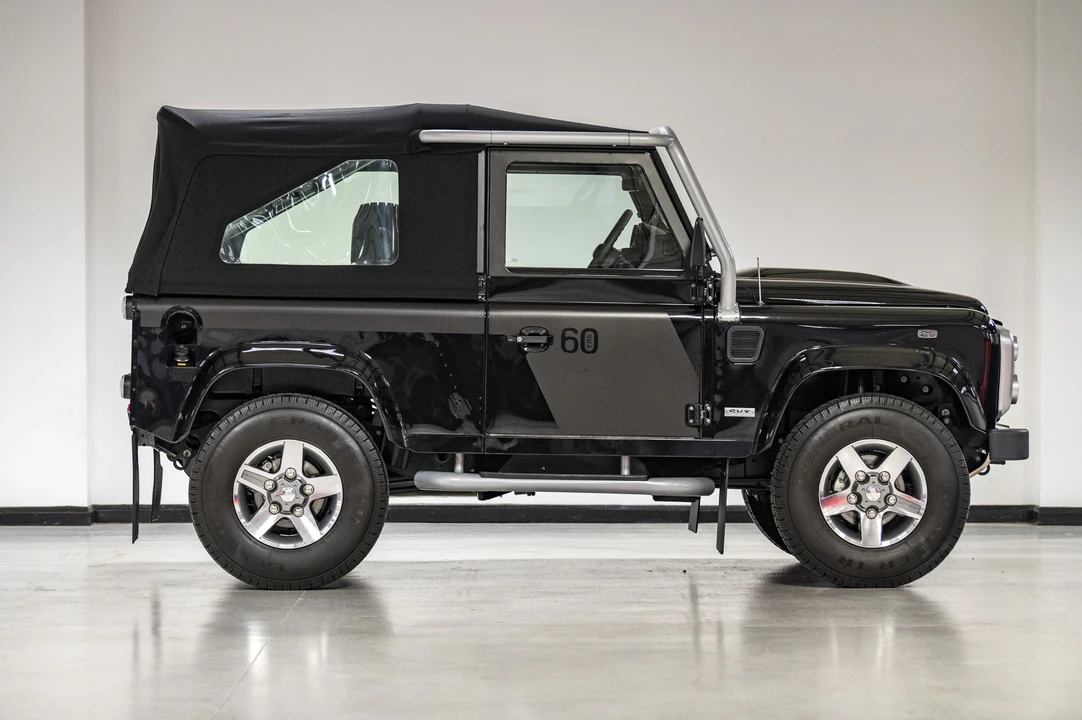 2009 Land Rover Defender 90 - Image 5 of 31