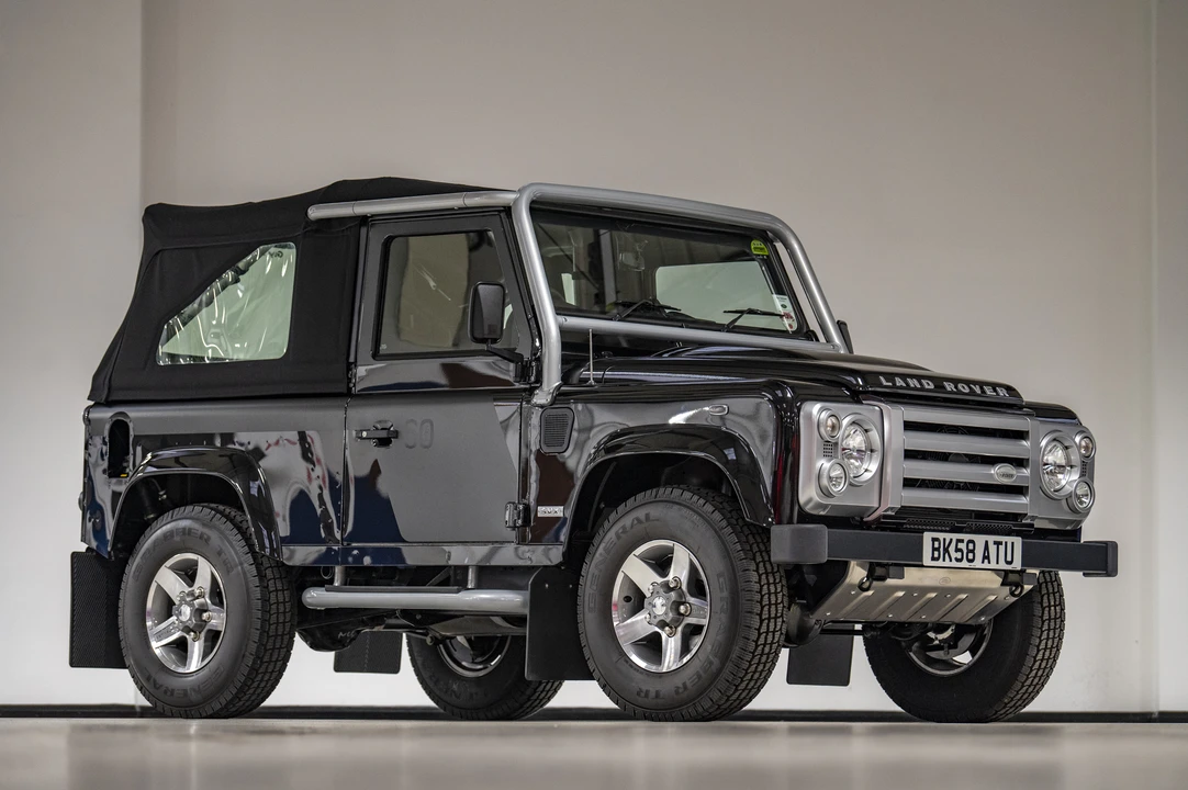 2009 Land Rover Defender 90 - Image 12 of 31
