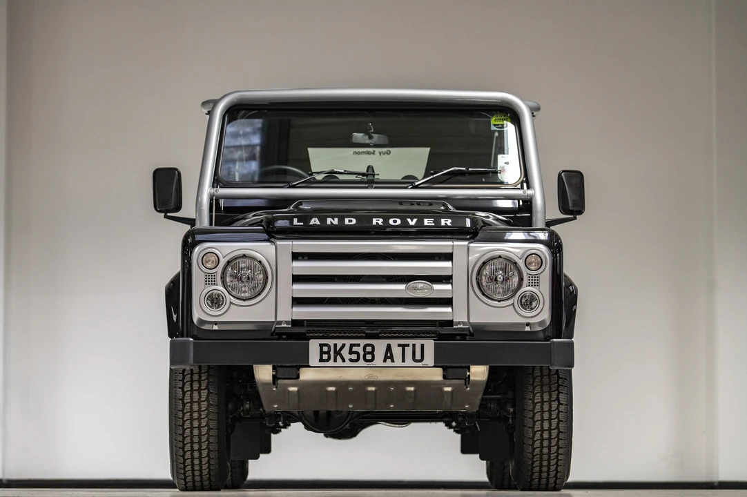 2009 Land Rover Defender 90 - Image 11 of 31