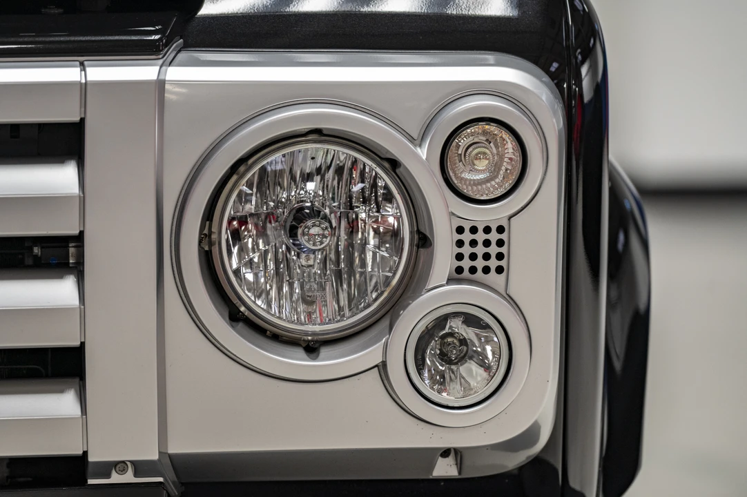 2009 Land Rover Defender 90 - Image 19 of 31