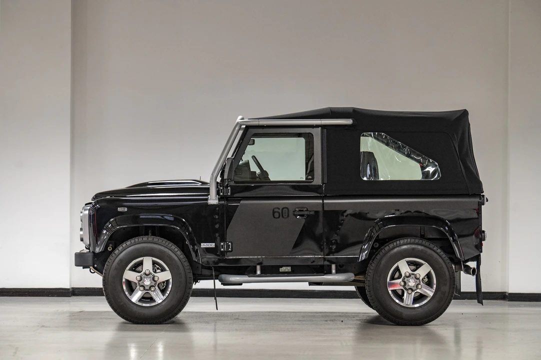 2009 Land Rover Defender 90 - Image 17 of 31