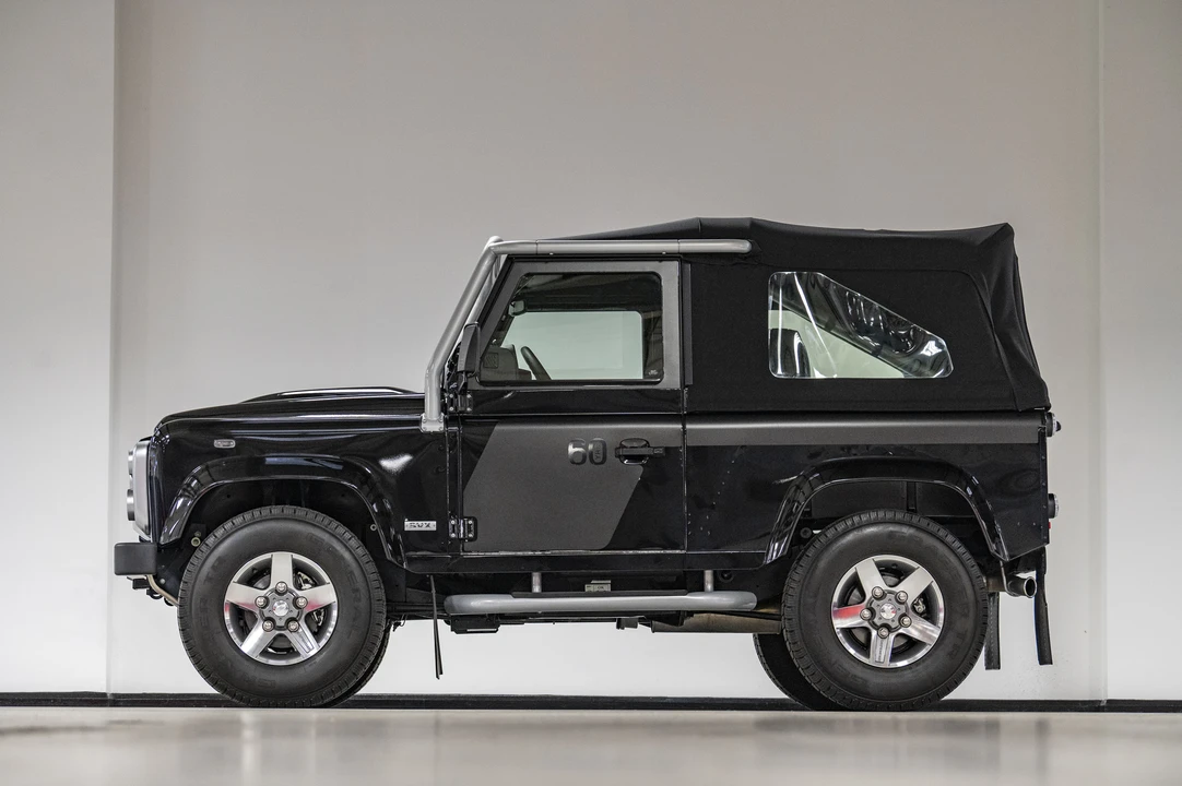 2009 Land Rover Defender 90 - Image 9 of 31