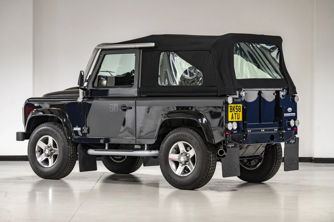 2009 Land Rover Defender 90 - Image 16 of 31