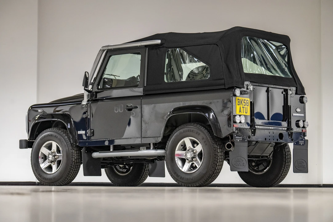 2009 Land Rover Defender 90 - Image 8 of 31
