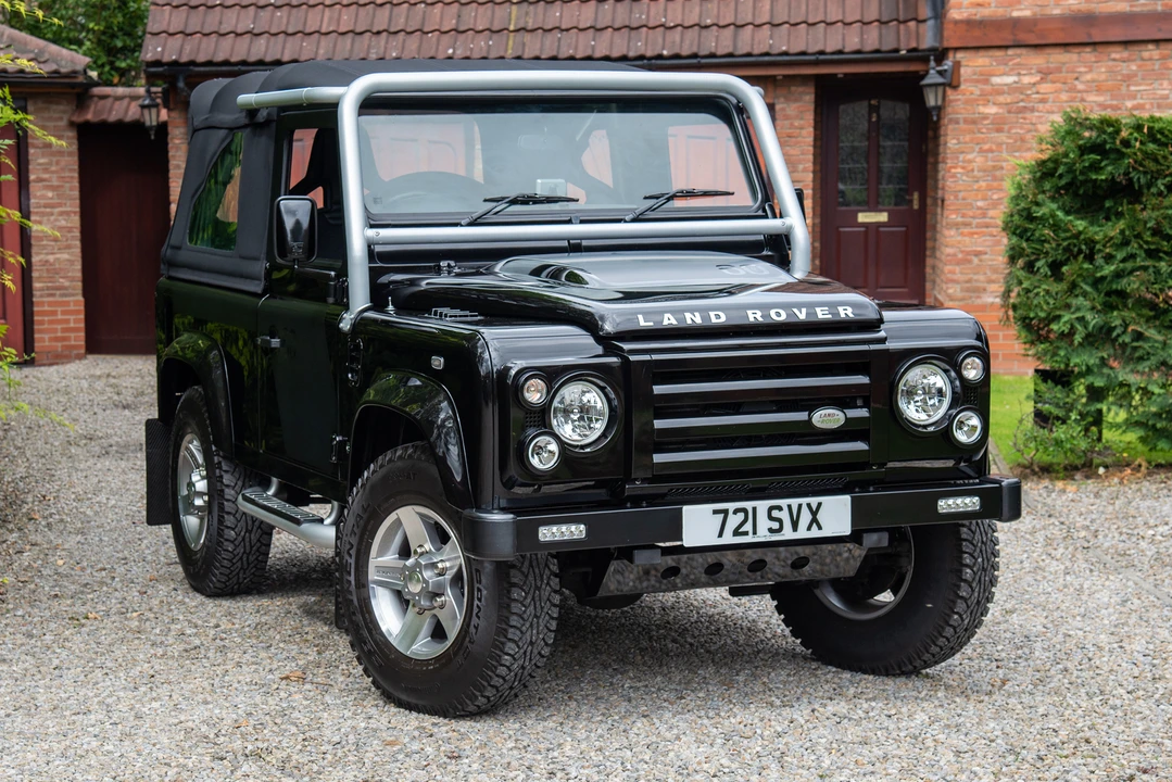 2009 Land Rover Defender 90 - Image 2 of 31