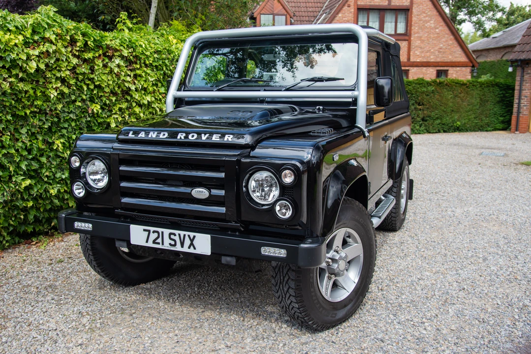 2009 Land Rover Defender 90 - Image 3 of 31