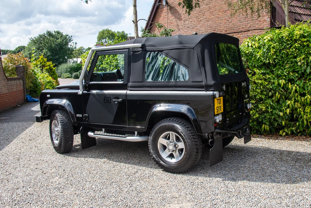 2009 Land Rover Defender 90 - Image 6 of 31