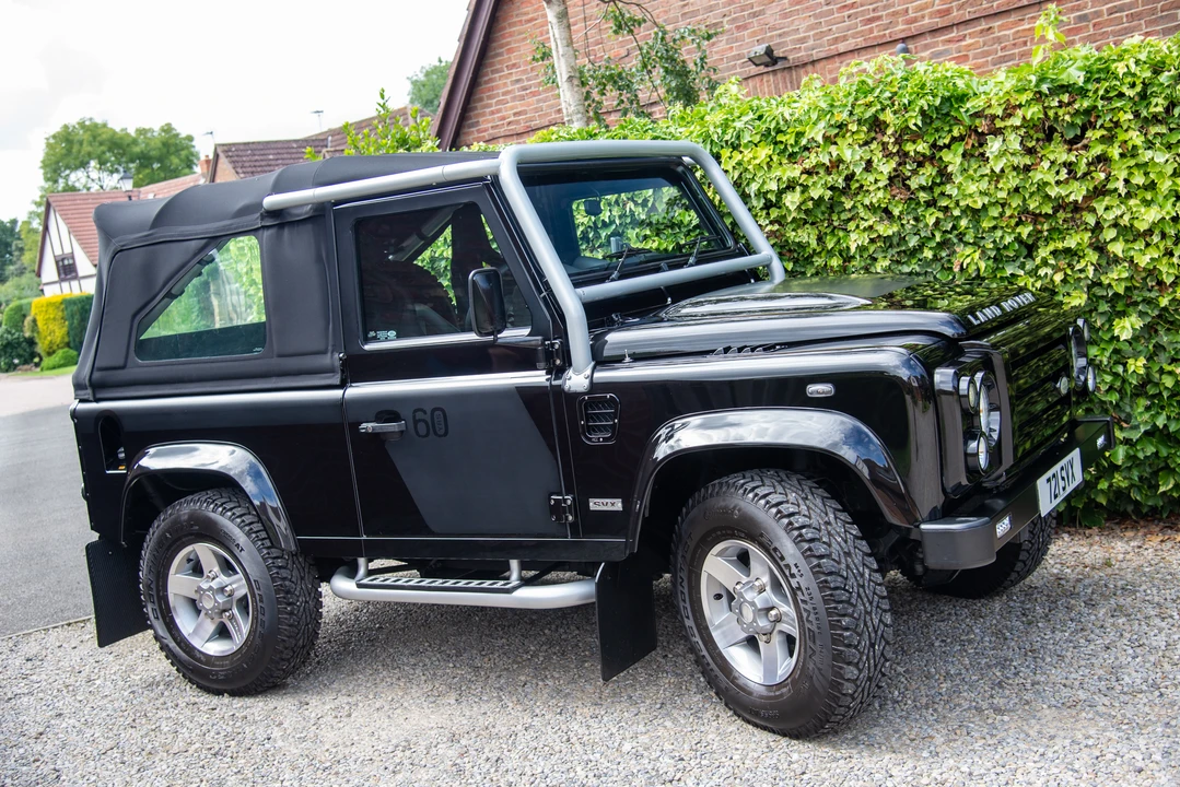 2009 Land Rover Defender 90 - Image 10 of 31