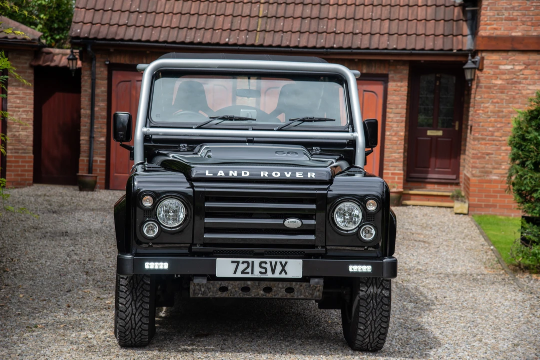 2009 Land Rover Defender 90 - Image 11 of 31