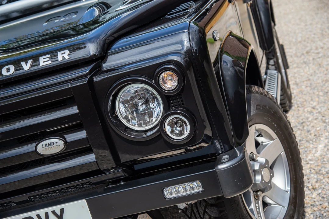 2009 Land Rover Defender 90 - Image 14 of 31