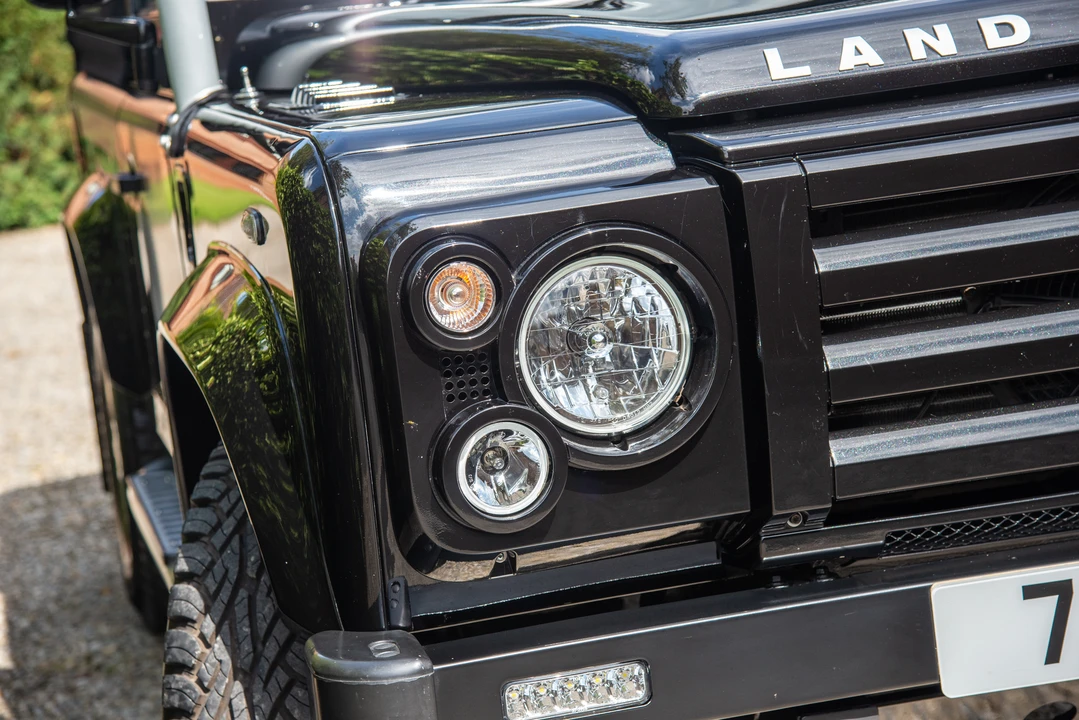 2009 Land Rover Defender 90 - Image 16 of 31