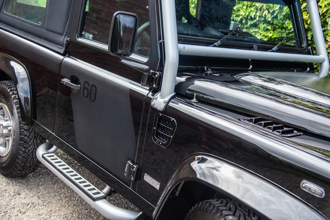 2009 Land Rover Defender 90 - Image 24 of 31