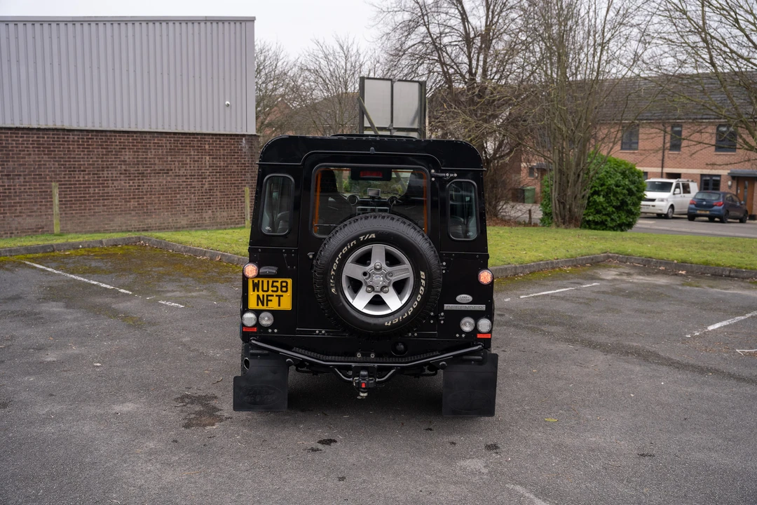 2009 Land Rover Defender 90 - Image 11 of 31