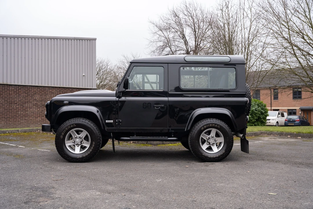 2009 Land Rover Defender 90 - Image 16 of 31