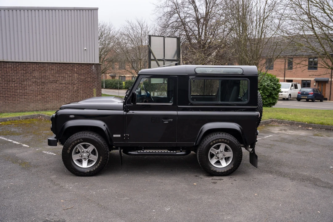 2009 Land Rover Defender 90 - Image 17 of 31