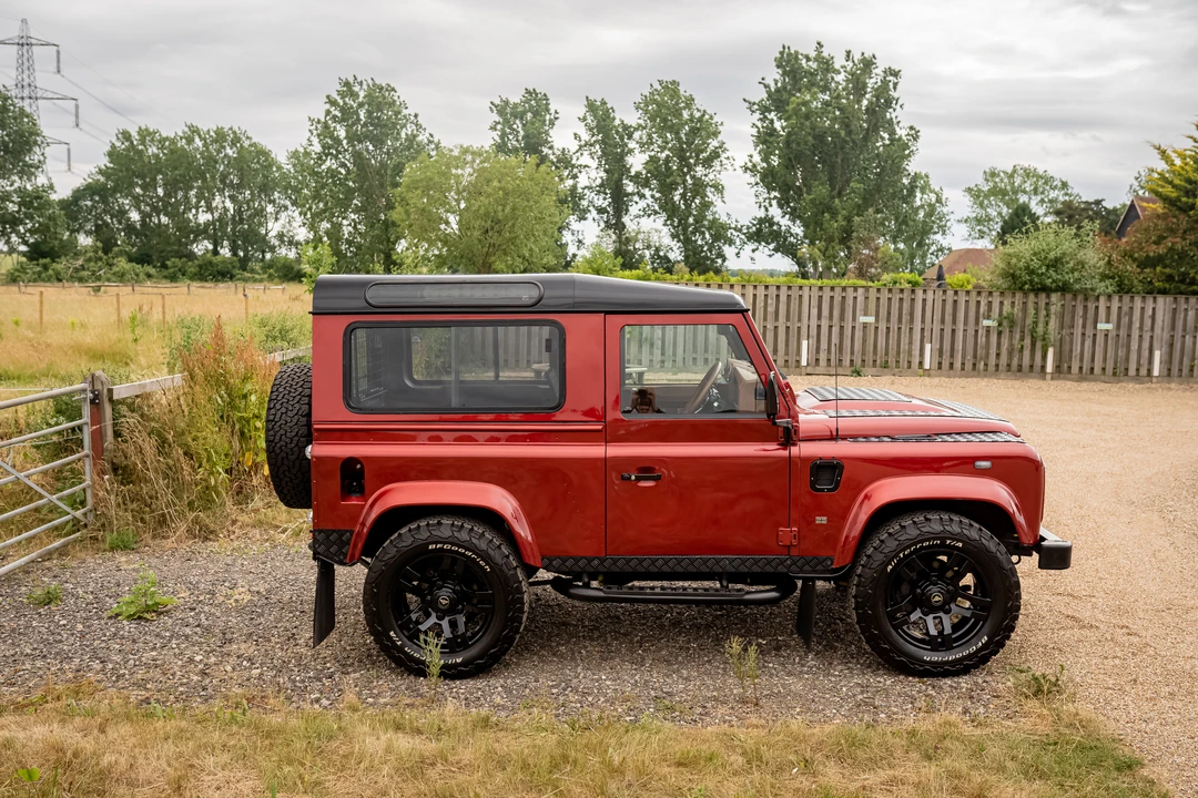 2009 Land Rover Defender 90 - Image 11 of 31