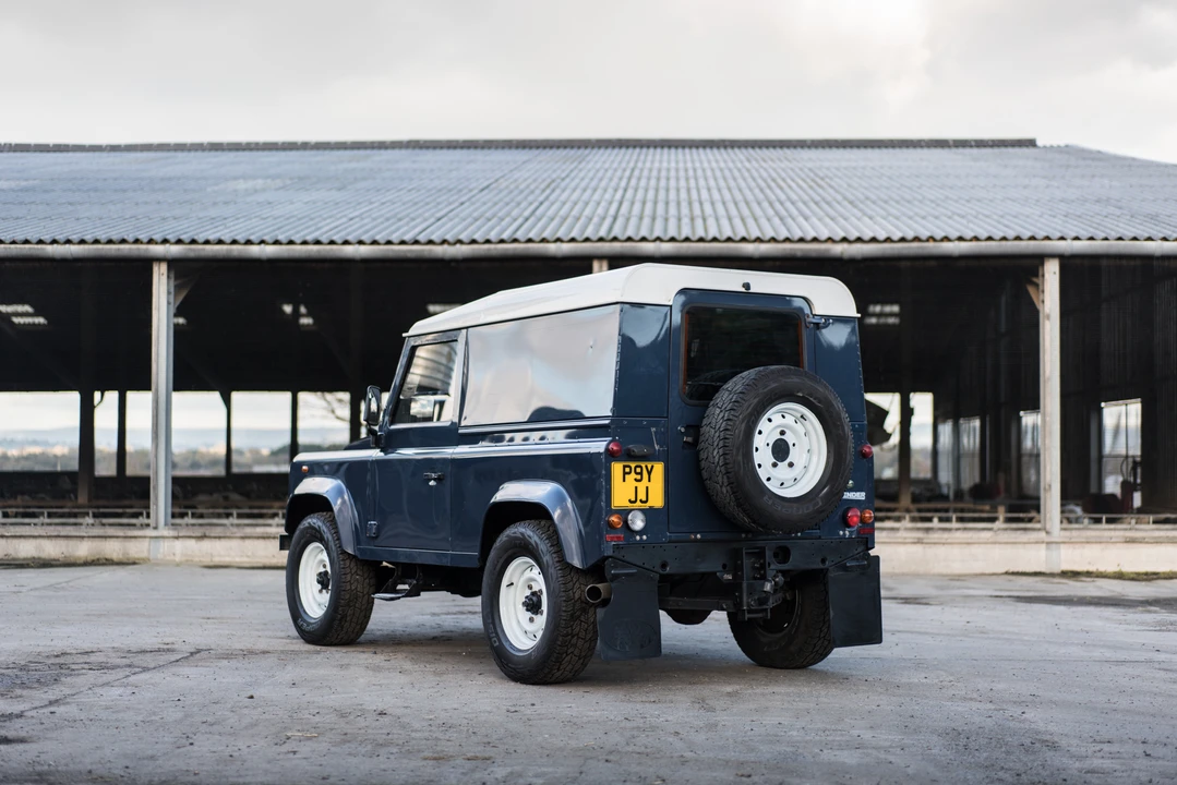 2009 Land Rover Defender 90 - Image 7 of 31