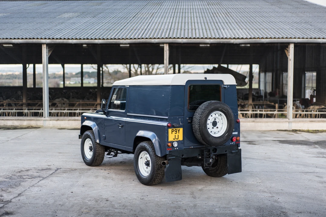 2009 Land Rover Defender 90 - Image 8 of 31