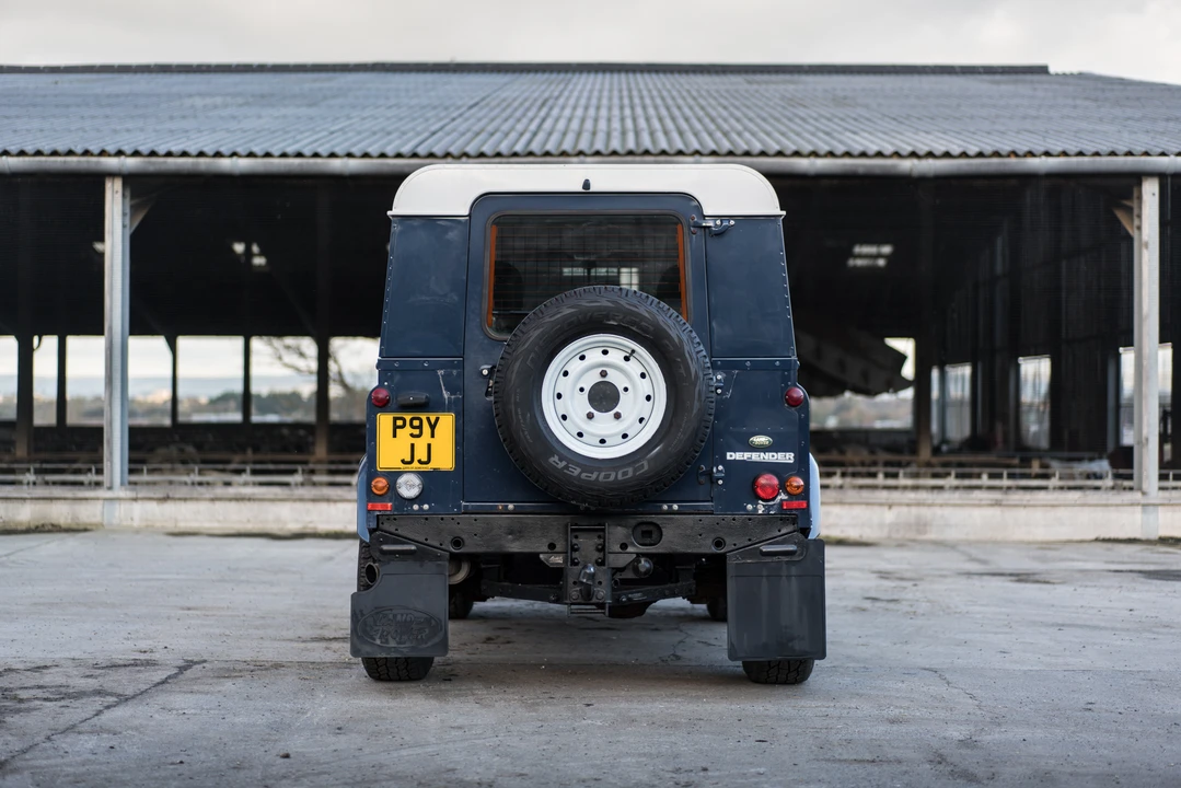 2009 Land Rover Defender 90 - Image 9 of 31