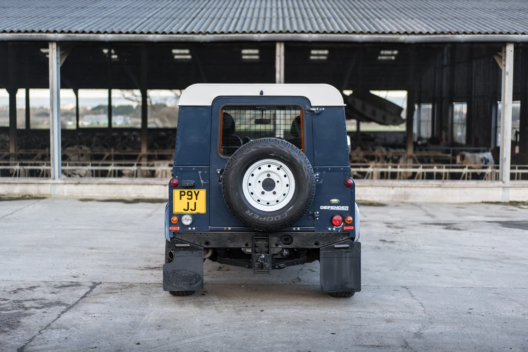 2009 Land Rover Defender 90 - Image 10 of 31