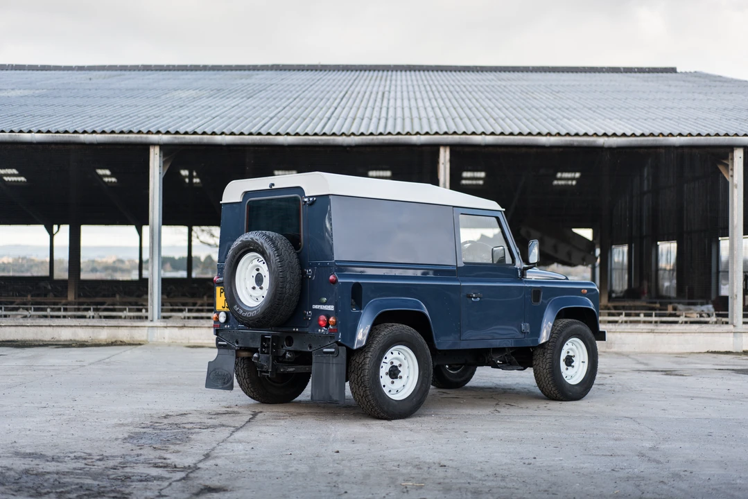 2009 Land Rover Defender 90 - Image 11 of 31