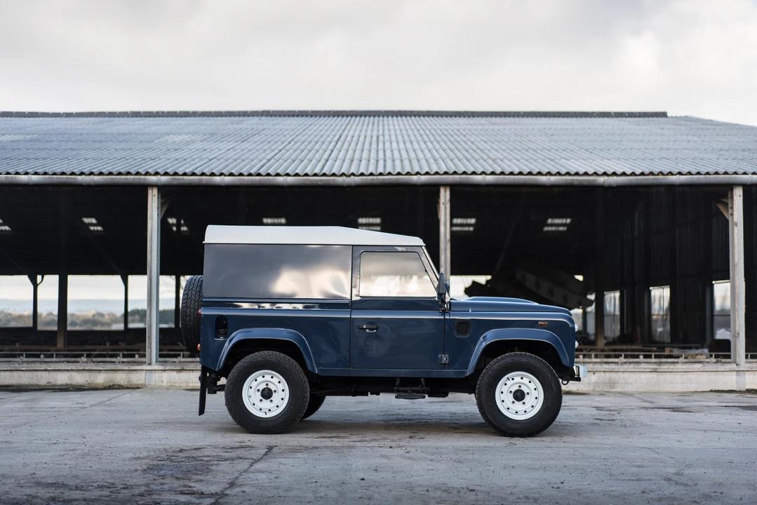 2009 Land Rover Defender 90 - Image 13 of 31