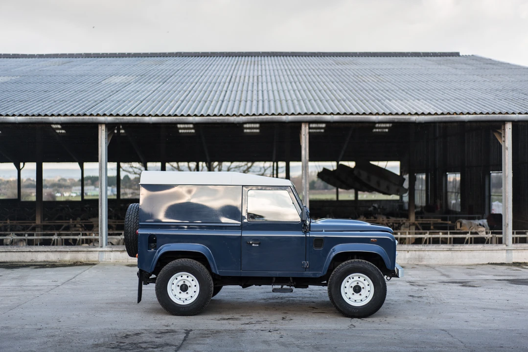 2009 Land Rover Defender 90 - Image 14 of 31